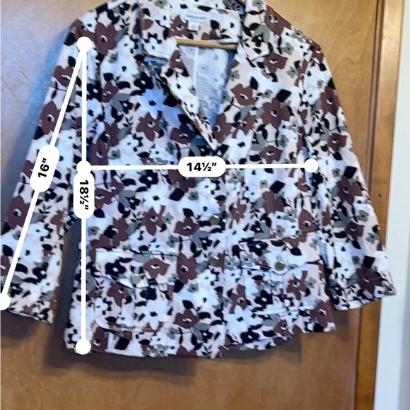 Joan Rivers Floral Blazer - Picture 2 of 3